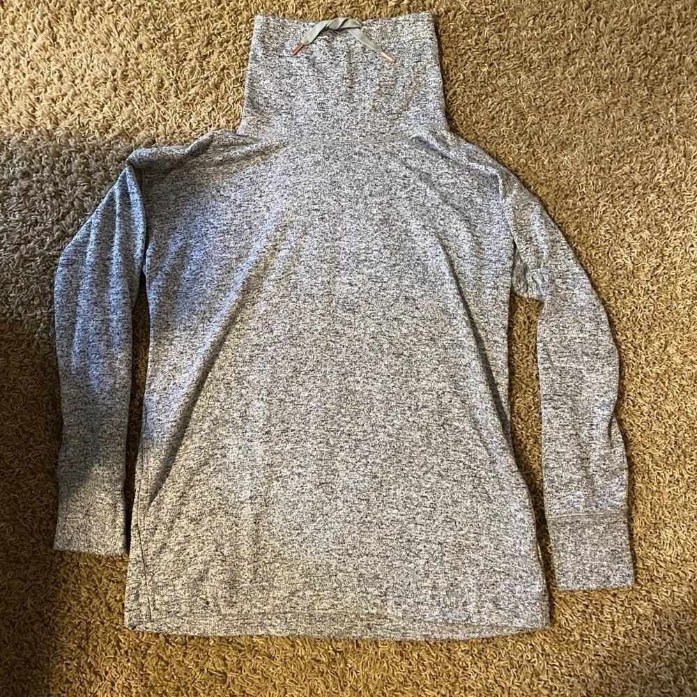 Old Navy “active” long sleeve pullover size S